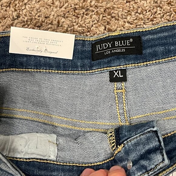 Judy Blue Women's Mid Rise Distressed Denim Shorts, Size XL, NWT - Picture 5 of 5